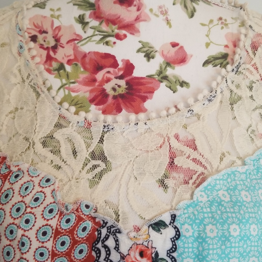 Last 1️⃣Lace Yoke Tunic - Picture 5 of 8